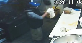 Culmea tupeului: Un hoț s-a oprit să-și facă o pizza în timpul jafului